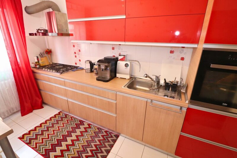 Metrou Nicolae Teclu la 8 minute, bloc 2016, etaj intermediar.