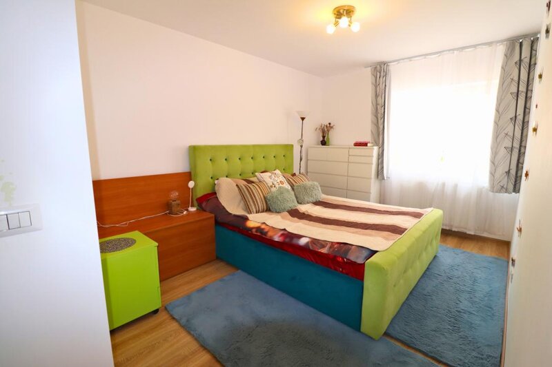 Metrou Nicolae Teclu la 8 minute, bloc 2016, etaj intermediar.