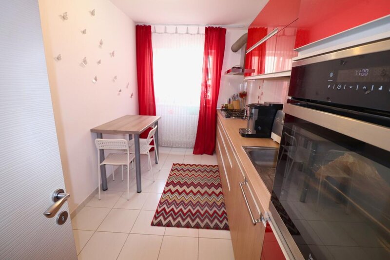 Metrou Nicolae Teclu la 8 minute, bloc 2016, etaj intermediar.