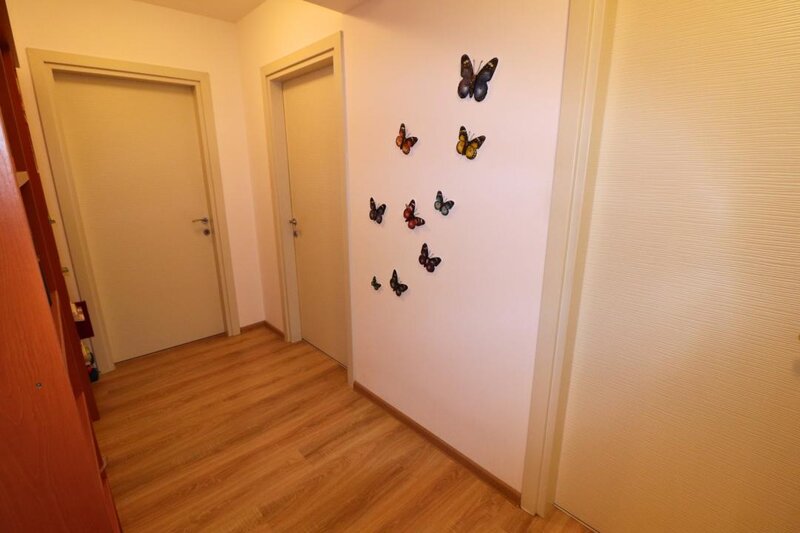 Metrou Nicolae Teclu la 8 minute, bloc 2016, etaj intermediar.