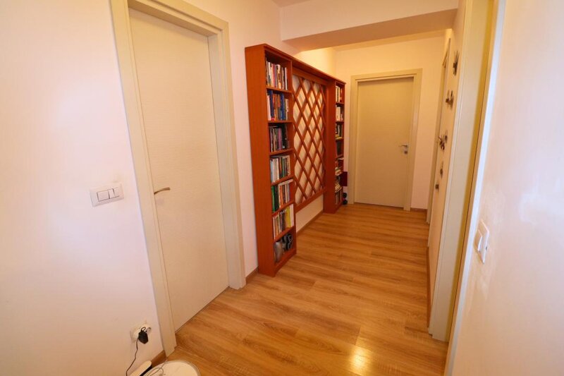 Metrou Nicolae Teclu la 8 minute, bloc 2016, etaj intermediar.