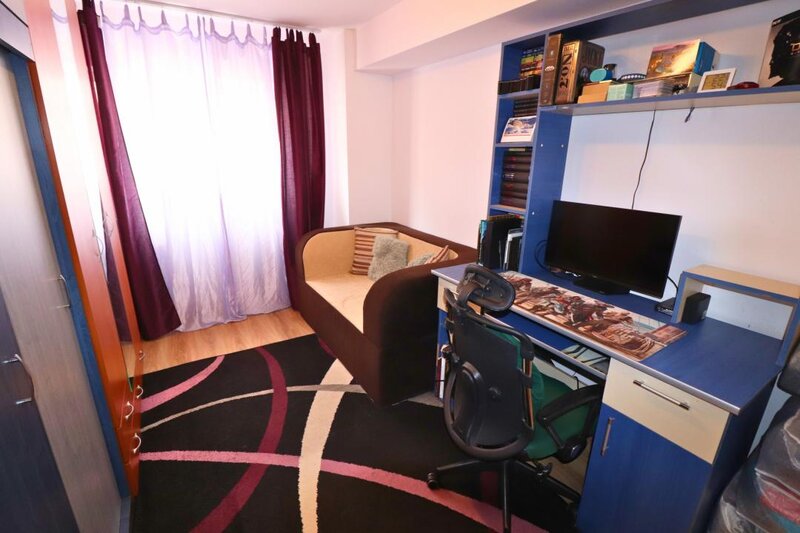 Metrou Nicolae Teclu la 8 minute, bloc 2016, etaj intermediar.