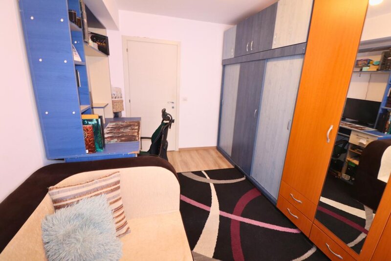 Metrou Nicolae Teclu la 8 minute, bloc 2016, etaj intermediar.